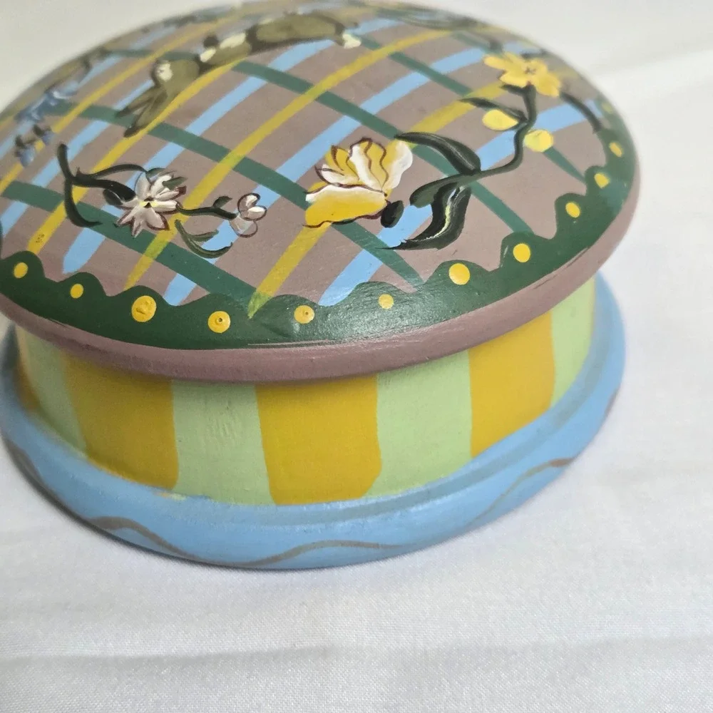 The Home Collection Hand-Painted‎ Trinket Box Bunny Rabbit Flowers 1997 Vintage